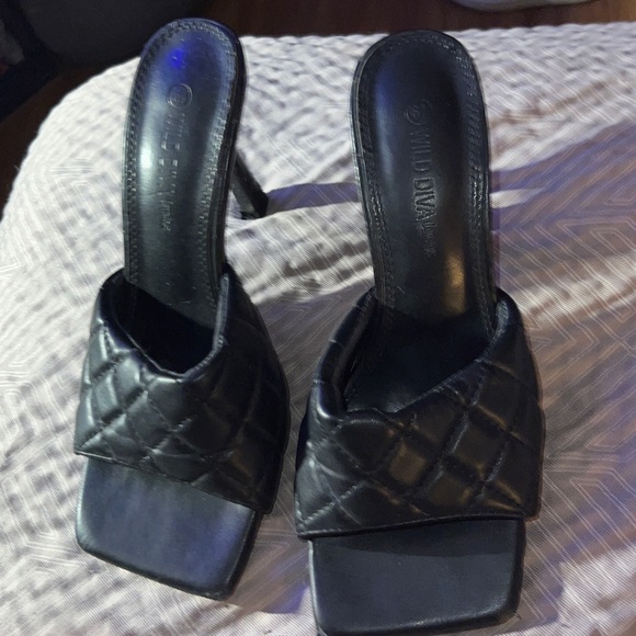 Wild Diva Black Quilted Heels - Picture 1 of 3